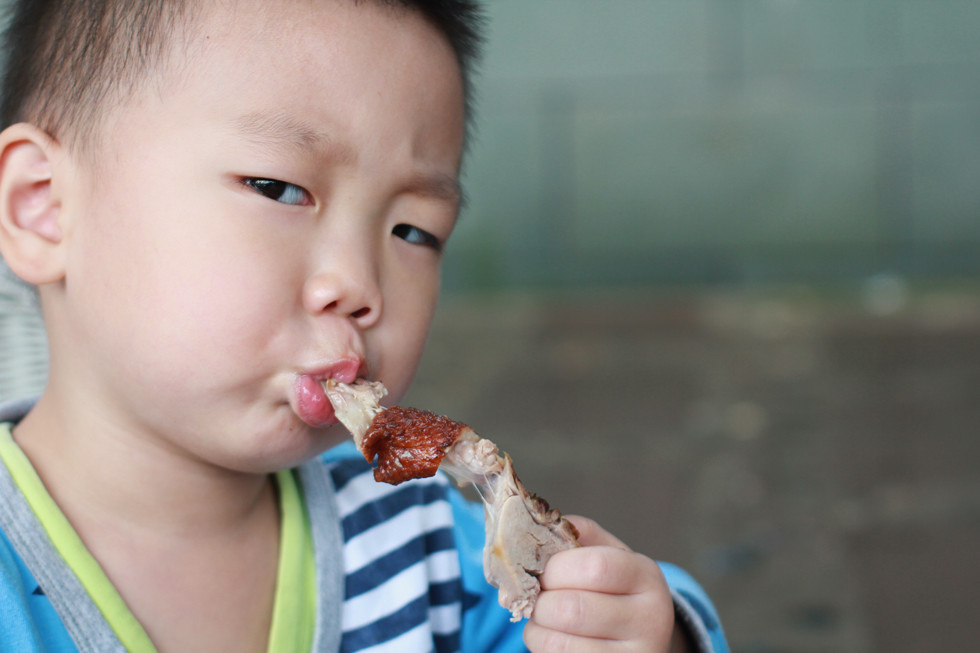 子豪最喜欢的食物之一：甜皮鸭